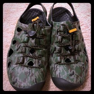 Keen Rio waterproof sandals Big Kids size 4